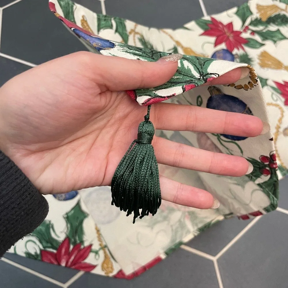 Christmas Poinsettia Holly Ornament Table Runner Tassel Green‎ Red